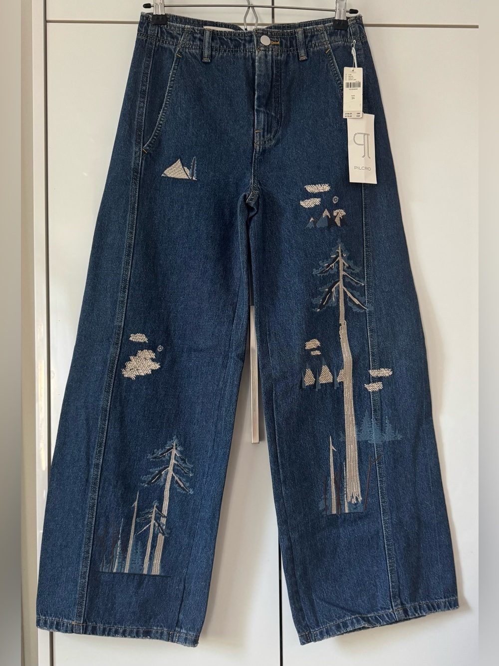 NWT Size 26 -Pilcro Embroidered High-Rise Taper Jeans 100% Cotton (US$158)